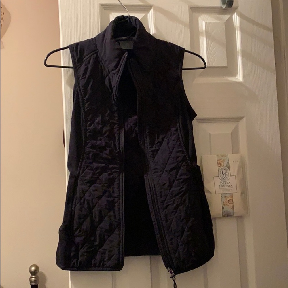 Athleta fitted vest